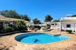 Unique opportunity:Charming Quinta with guest house...
